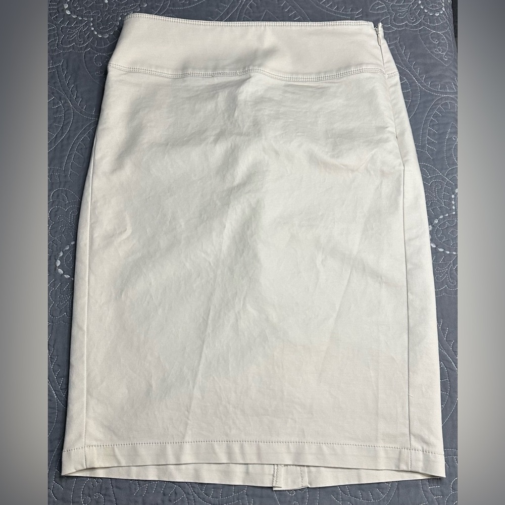 Willi Smith Women’s Cream Skirt Size 2